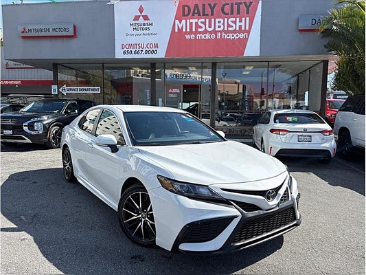 2022 Toyota Camry SE Sedan 4D