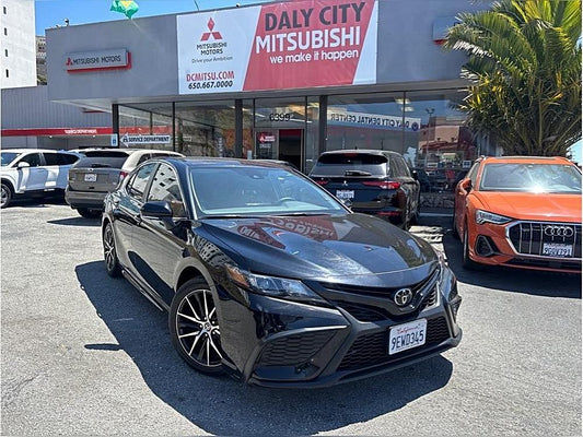 2023 Toyota Camry SE Sedan 4D