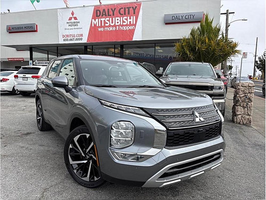 2024 Mitsubishi Outlander SE Sport Utility 4D