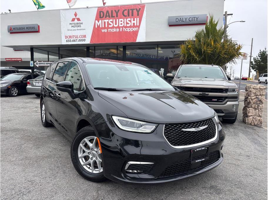 2023 Chrysler Pacifica Touring L Van 4D